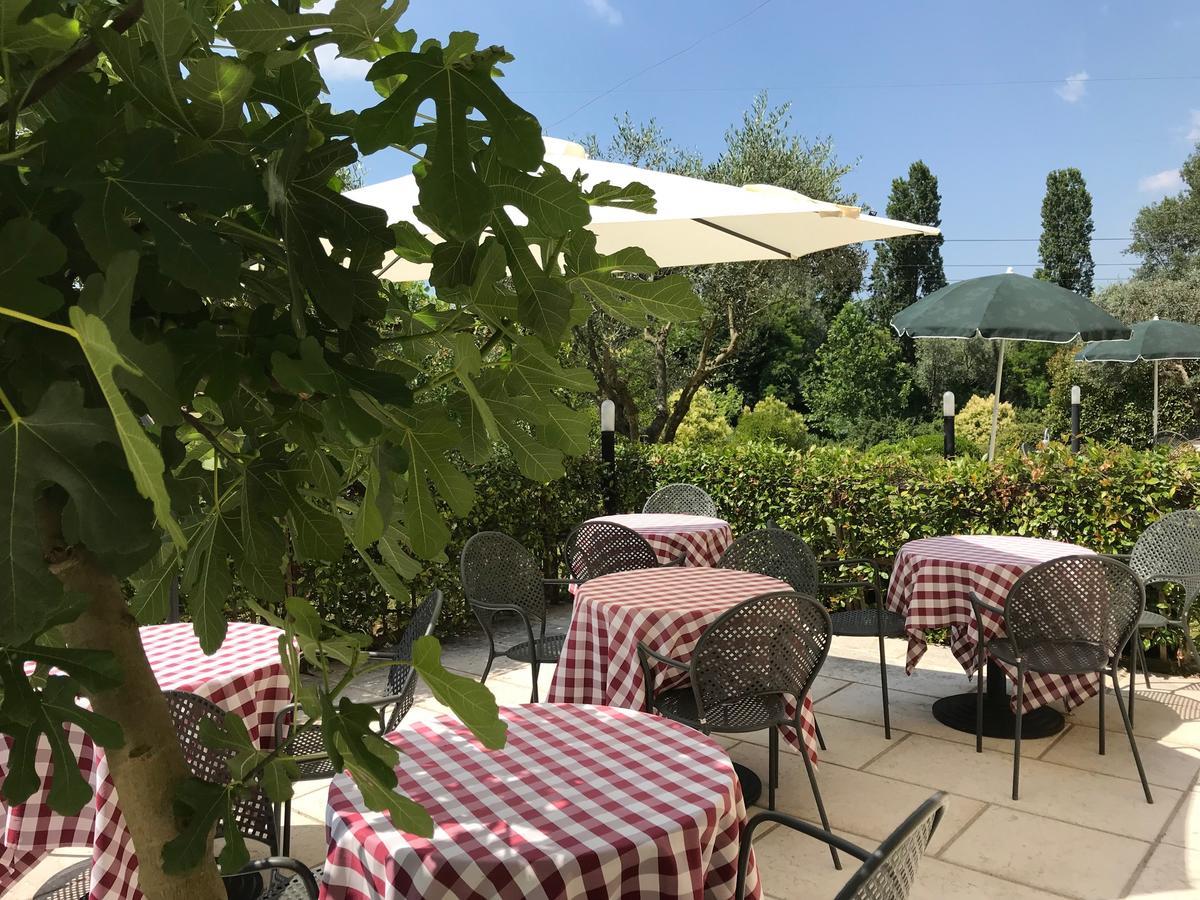 Agriturismo Corte Salandini Hotell Ponti sul Mincio Exteriör bild